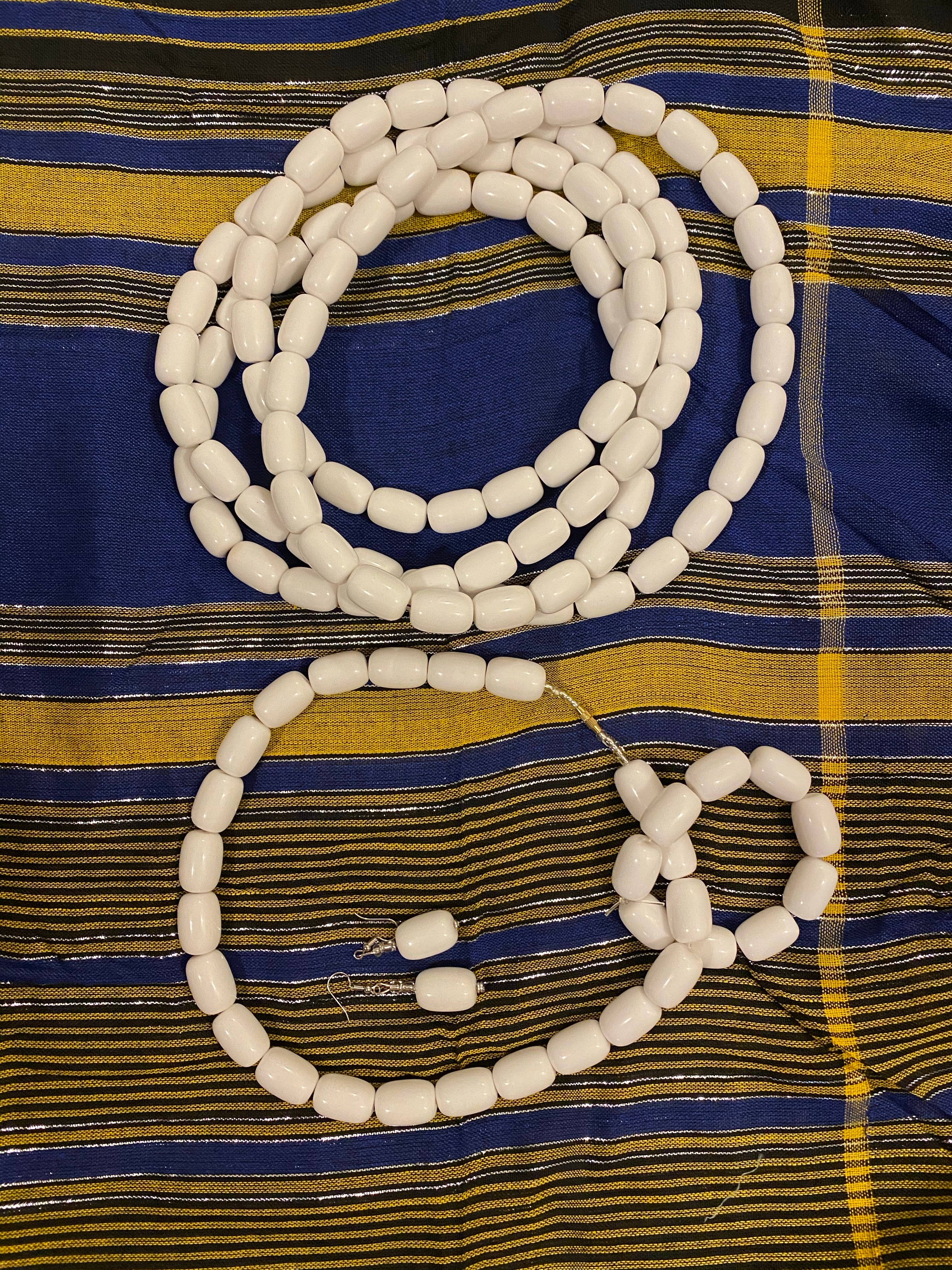 Hidiyo Dhaqan White beads